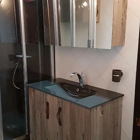 Apartment 33 Pracoutin