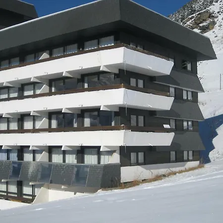 33 Pracoutin Apartment